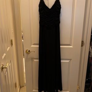 Black formal gown dress ruched and low back size 4p nwt